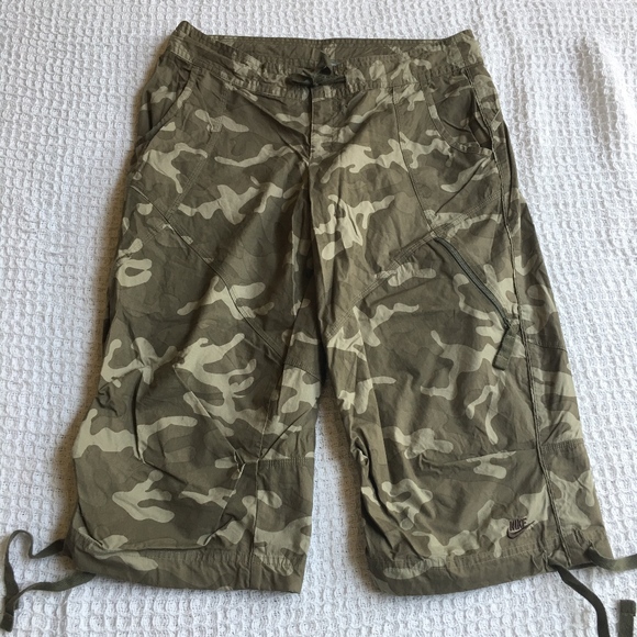 Nike Pants - Nike Women's Camo Capri Cargo Pants Size Medium